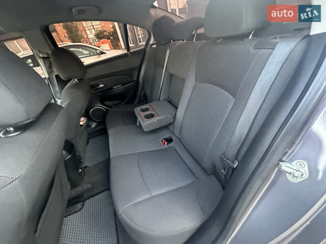 Серый Шевроле Круз, объемом двигателя 1.8 л и пробегом 273 тыс. км за 7999 $, фото 31 на Automoto.ua