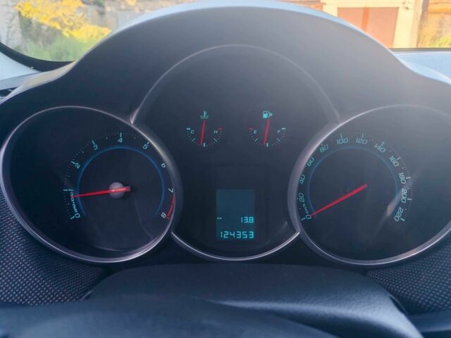 Серый Шевроле Круз, объемом двигателя 1.6 л и пробегом 125 тыс. км за 7700 $, фото 12 на Automoto.ua