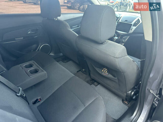 Серый Шевроле Круз, объемом двигателя 1.8 л и пробегом 273 тыс. км за 7999 $, фото 29 на Automoto.ua