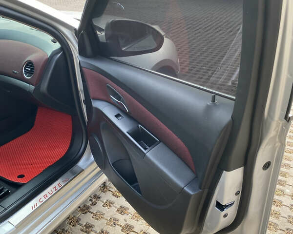 Серый Шевроле Круз, объемом двигателя 1.36 л и пробегом 115 тыс. км за 8500 $, фото 10 на Automoto.ua