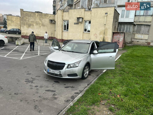 Серый Шевроле Круз, объемом двигателя 1.8 л и пробегом 179 тыс. км за 6000 $, фото 5 на Automoto.ua
