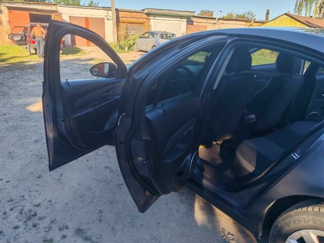 Серый Шевроле Круз, объемом двигателя 1.6 л и пробегом 125 тыс. км за 7700 $, фото 17 на Automoto.ua