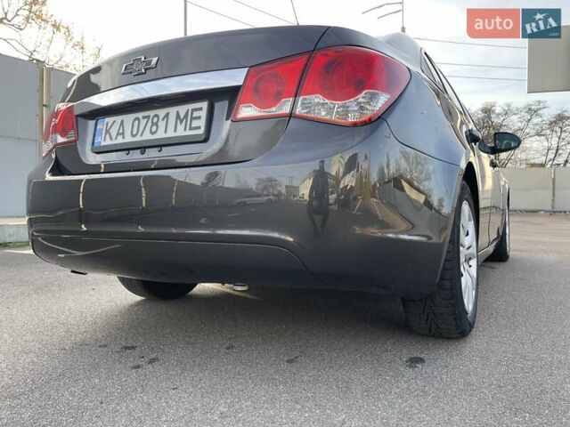 Серый Шевроле Круз, объемом двигателя 1.8 л и пробегом 89 тыс. км за 7800 $, фото 6 на Automoto.ua