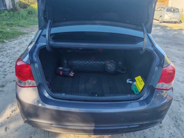 Серый Шевроле Круз, объемом двигателя 1.6 л и пробегом 125 тыс. км за 7700 $, фото 9 на Automoto.ua