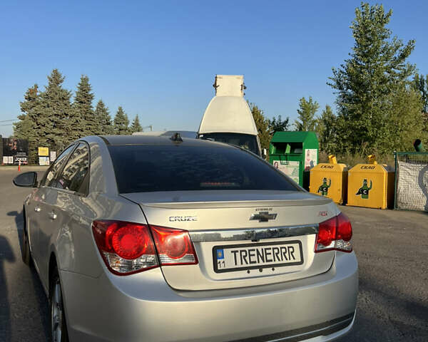 Серый Шевроле Круз, объемом двигателя 1.36 л и пробегом 185 тыс. км за 7900 $, фото 2 на Automoto.ua