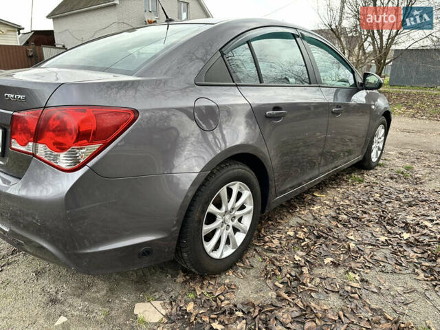 Серый Шевроле Круз, объемом двигателя 1.8 л и пробегом 180 тыс. км за 6400 $, фото 3 на Automoto.ua