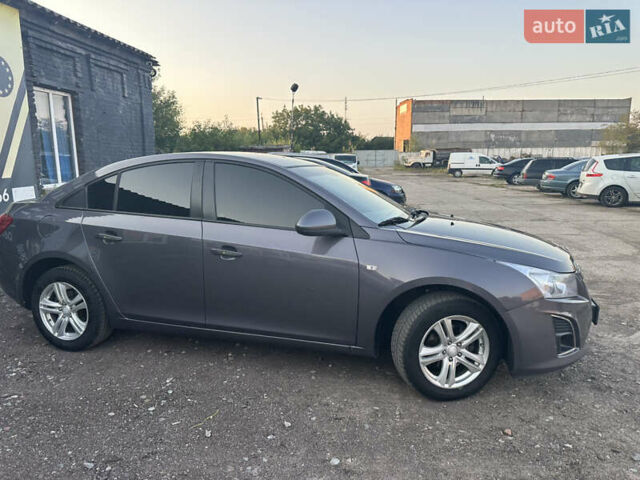 Серый Шевроле Круз, объемом двигателя 1.8 л и пробегом 273 тыс. км за 7999 $, фото 8 на Automoto.ua