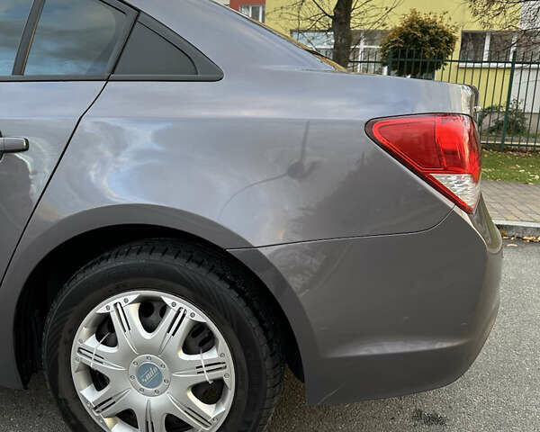 Серый Шевроле Круз, объемом двигателя 1.8 л и пробегом 165 тыс. км за 7800 $, фото 10 на Automoto.ua