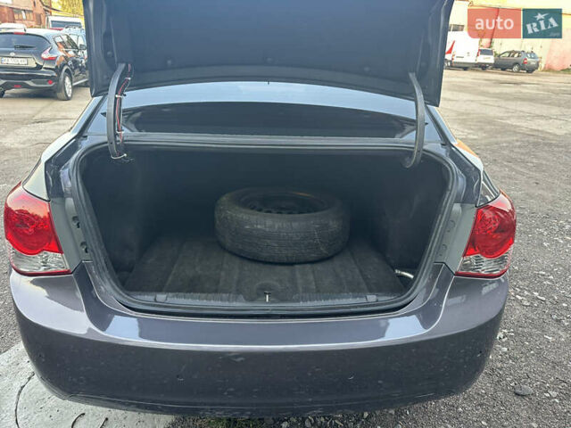 Серый Шевроле Круз, объемом двигателя 1.8 л и пробегом 273 тыс. км за 7999 $, фото 47 на Automoto.ua