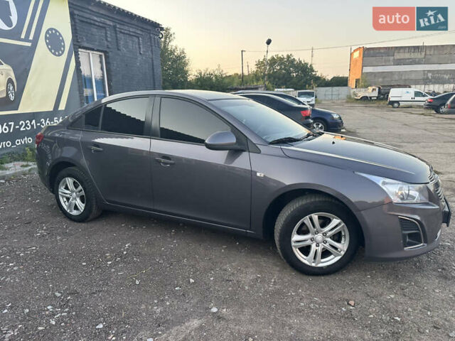 Серый Шевроле Круз, объемом двигателя 1.8 л и пробегом 273 тыс. км за 7999 $, фото 7 на Automoto.ua