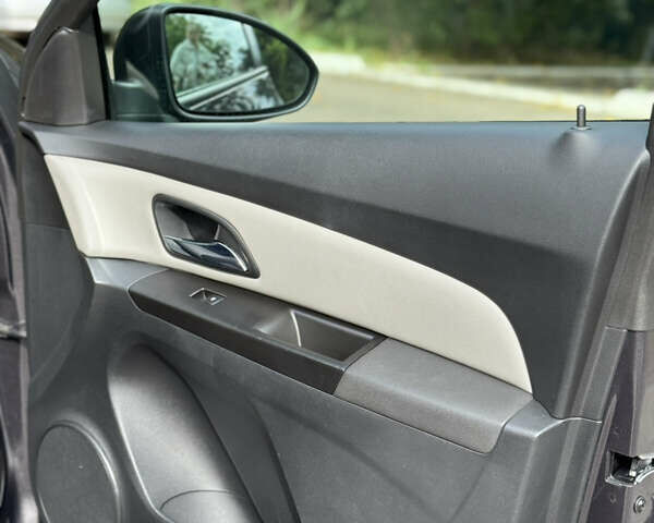 Сірий Шевроле Круз, об'ємом двигуна 1.8 л та пробігом 194 тис. км за 8200 $, фото 12 на Automoto.ua