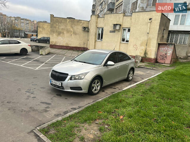 Серый Шевроле Круз, объемом двигателя 1.8 л и пробегом 179 тыс. км за 6000 $, фото 10 на Automoto.ua