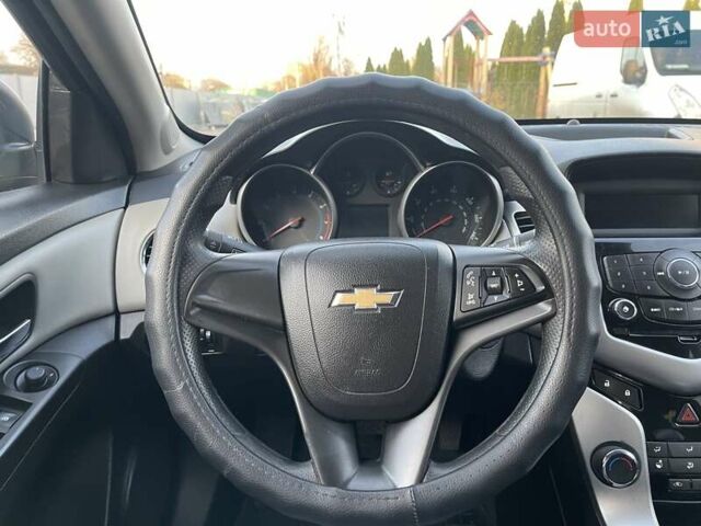 Серый Шевроле Круз, объемом двигателя 1.8 л и пробегом 89 тыс. км за 7800 $, фото 18 на Automoto.ua