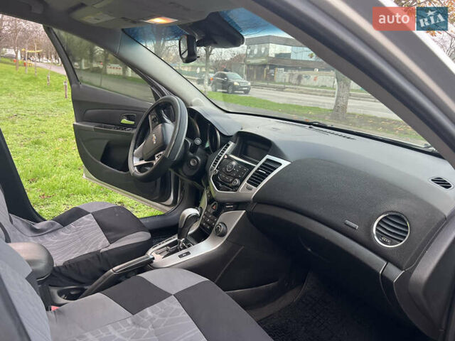 Серый Шевроле Круз, объемом двигателя 1.8 л и пробегом 179 тыс. км за 6000 $, фото 13 на Automoto.ua