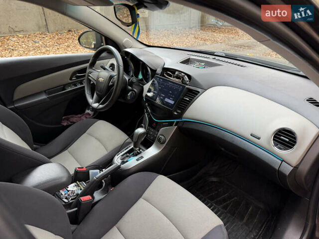 Сірий Шевроле Круз, об'ємом двигуна 1.8 л та пробігом 164 тис. км за 7900 $, фото 4 на Automoto.ua