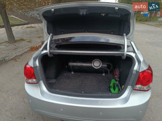 Серый Шевроле Круз, объемом двигателя 1.36 л и пробегом 86 тыс. км за 6500 $, фото 3 на Automoto.ua