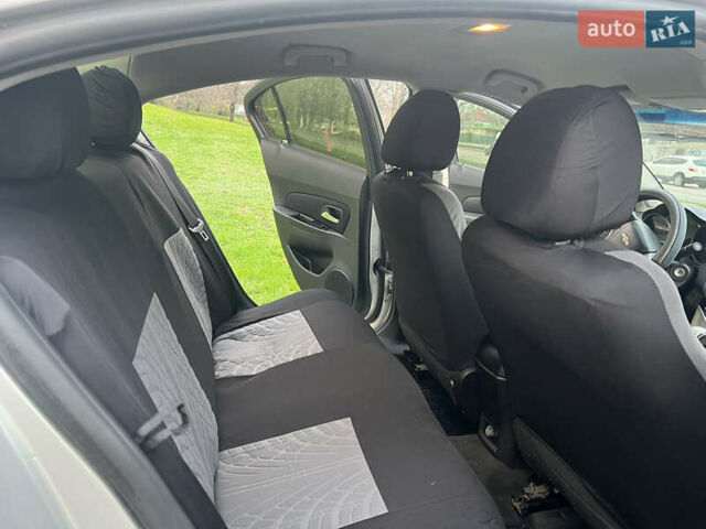 Серый Шевроле Круз, объемом двигателя 1.8 л и пробегом 179 тыс. км за 6000 $, фото 14 на Automoto.ua