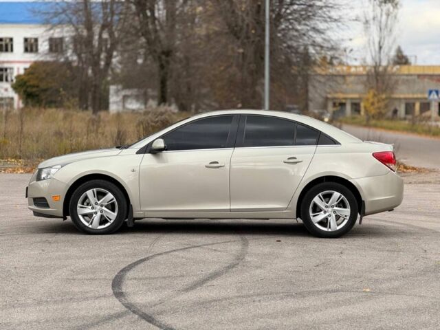 Серый Шевроле Круз, объемом двигателя 2 л и пробегом 2 тыс. км за 7700 $, фото 3 на Automoto.ua