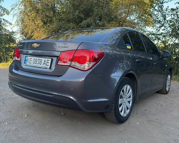 Серый Шевроле Круз, объемом двигателя 1.8 л и пробегом 200 тыс. км за 7300 $, фото 5 на Automoto.ua