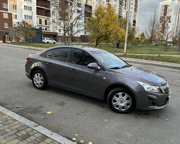 Серый Шевроле Круз, объемом двигателя 1.8 л и пробегом 165 тыс. км за 7800 $, фото 9 на Automoto.ua