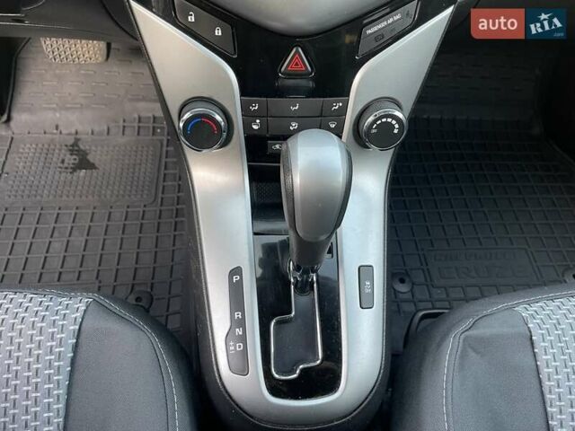 Серый Шевроле Круз, объемом двигателя 1.8 л и пробегом 89 тыс. км за 7800 $, фото 21 на Automoto.ua