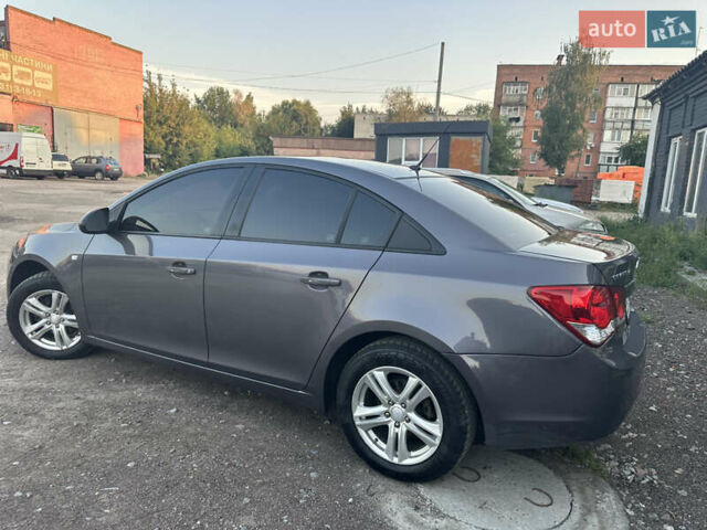 Серый Шевроле Круз, объемом двигателя 1.8 л и пробегом 273 тыс. км за 7999 $, фото 19 на Automoto.ua