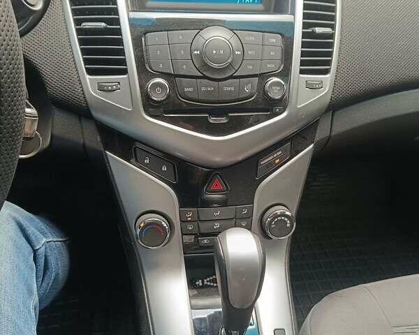 Серый Шевроле Круз, объемом двигателя 1.4 л и пробегом 86 тыс. км за 7200 $, фото 11 на Automoto.ua