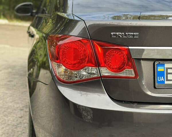 Сірий Шевроле Круз, об'ємом двигуна 1.8 л та пробігом 194 тис. км за 8200 $, фото 7 на Automoto.ua