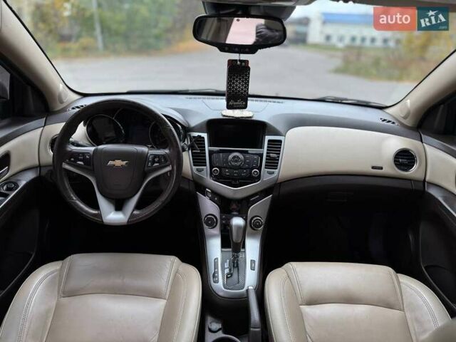 Серый Шевроле Круз, объемом двигателя 1.96 л и пробегом 207 тыс. км за 7700 $, фото 8 на Automoto.ua