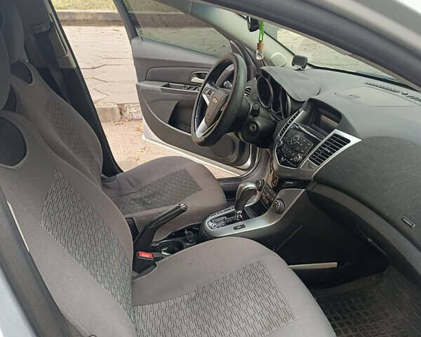 Серый Шевроле Круз, объемом двигателя 1.36 л и пробегом 86 тыс. км за 6500 $, фото 5 на Automoto.ua