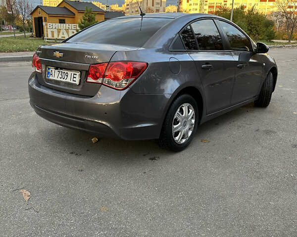 Серый Шевроле Круз, объемом двигателя 1.8 л и пробегом 165 тыс. км за 7800 $, фото 6 на Automoto.ua