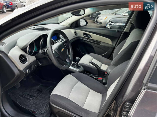 Сірий Шевроле Круз, об'ємом двигуна 1.8 л та пробігом 220 тис. км за 6999 $, фото 7 на Automoto.ua