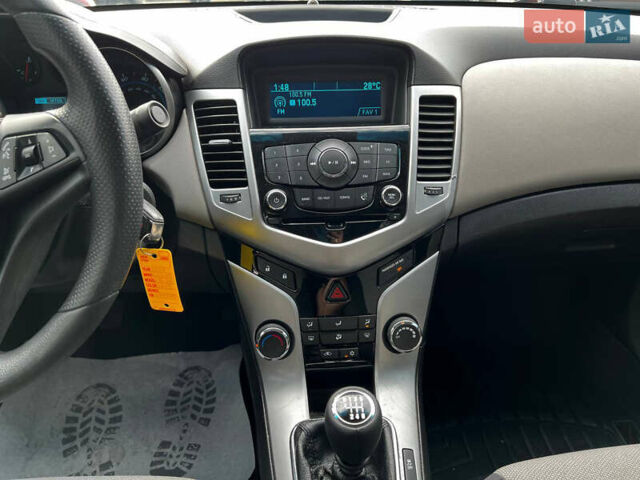 Сірий Шевроле Круз, об'ємом двигуна 1.8 л та пробігом 220 тис. км за 6999 $, фото 9 на Automoto.ua