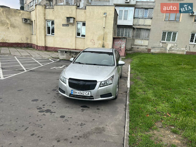 Серый Шевроле Круз, объемом двигателя 1.6 л и пробегом 142 тыс. км за 6500 $, фото 1 на Automoto.ua