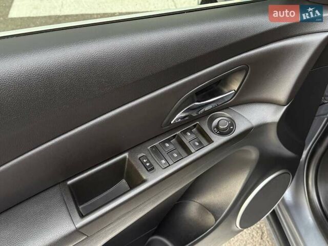 Сірий Шевроле Круз, об'ємом двигуна 2 л та пробігом 209 тис. км за 9999 $, фото 10 на Automoto.ua