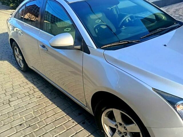 Серый Шевроле Круз, объемом двигателя 1.4 л и пробегом 191 тыс. км за 8000 $, фото 4 на Automoto.ua