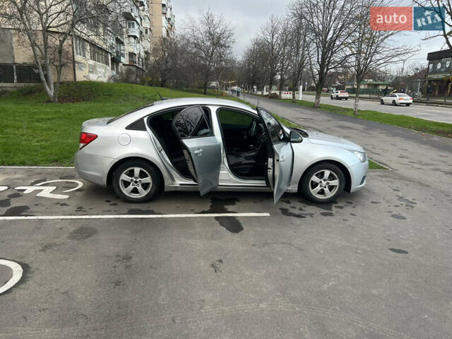 Серый Шевроле Круз, объемом двигателя 1.6 л и пробегом 142 тыс. км за 6500 $, фото 7 на Automoto.ua
