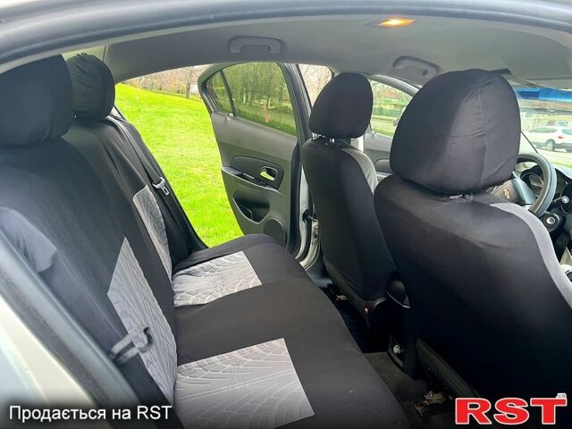 Сірий Шевроле Круз, об'ємом двигуна 1.6 л та пробігом 147 тис. км за 6500 $, фото 11 на Automoto.ua