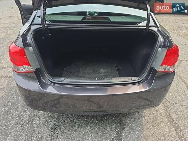 Серый Шевроле Круз, объемом двигателя 1.4 л и пробегом 152 тыс. км за 7500 $, фото 4 на Automoto.ua