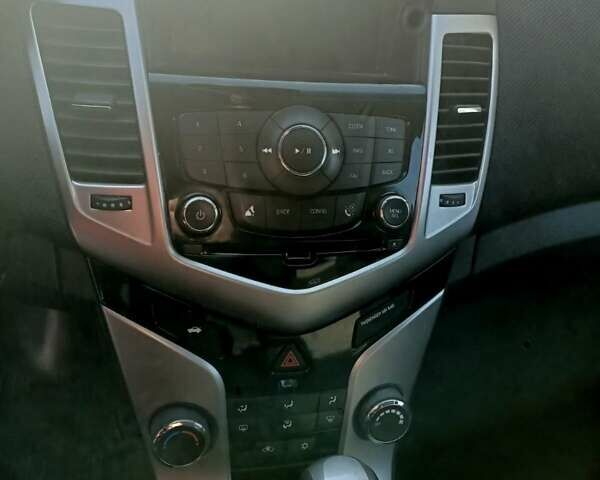 Серый Шевроле Круз, объемом двигателя 1.4 л и пробегом 191 тыс. км за 8000 $, фото 2 на Automoto.ua