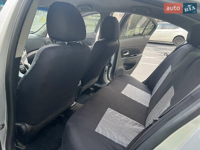 Серый Шевроле Круз, объемом двигателя 1.6 л и пробегом 142 тыс. км за 6500 $, фото 8 на Automoto.ua