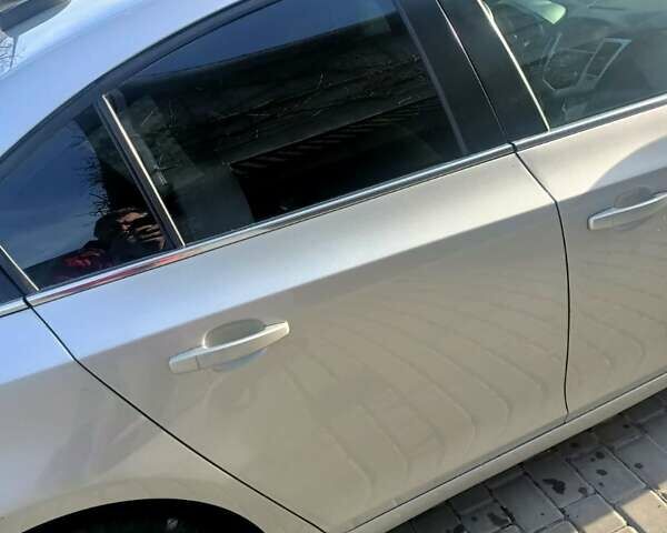 Серый Шевроле Круз, объемом двигателя 1.4 л и пробегом 191 тыс. км за 8000 $, фото 4 на Automoto.ua