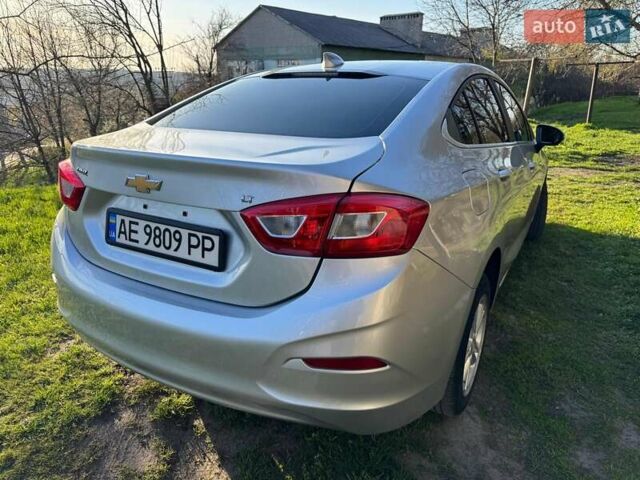 Серый Шевроле Круз, объемом двигателя 1.4 л и пробегом 48 тыс. км за 9500 $, фото 3 на Automoto.ua