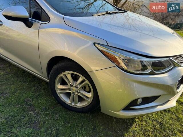 Серый Шевроле Круз, объемом двигателя 1.4 л и пробегом 48 тыс. км за 9500 $, фото 2 на Automoto.ua