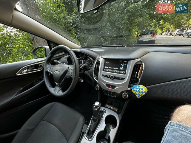 Серый Шевроле Круз, объемом двигателя 1.4 л и пробегом 127 тыс. км за 10150 $, фото 7 на Automoto.ua
