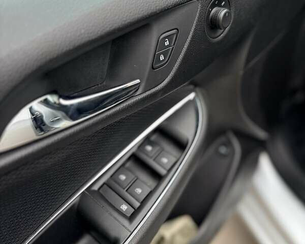 Сірий Шевроле Круз, об'ємом двигуна 1.4 л та пробігом 64 тис. км за 10000 $, фото 6 на Automoto.ua