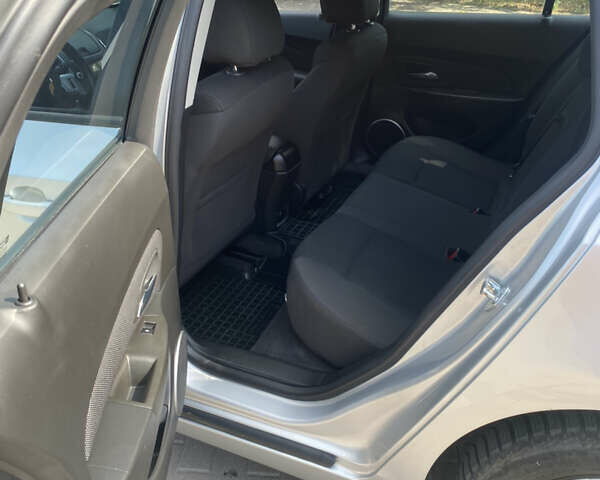 Серый Шевроле Круз, объемом двигателя 1.6 л и пробегом 137 тыс. км за 7700 $, фото 7 на Automoto.ua