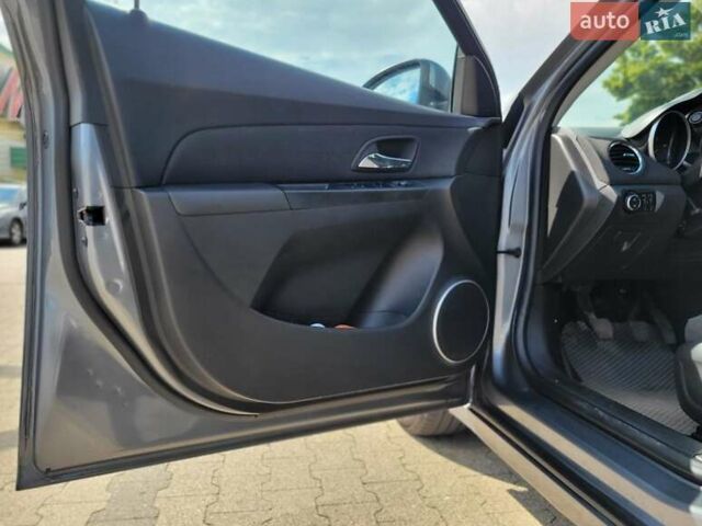 Сірий Шевроле Круз, об'ємом двигуна 1.6 л та пробігом 185 тис. км за 6200 $, фото 26 на Automoto.ua
