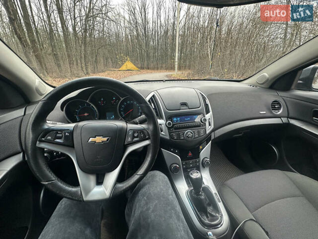 Серый Шевроле Круз, объемом двигателя 1.6 л и пробегом 216 тыс. км за 7300 $, фото 8 на Automoto.ua