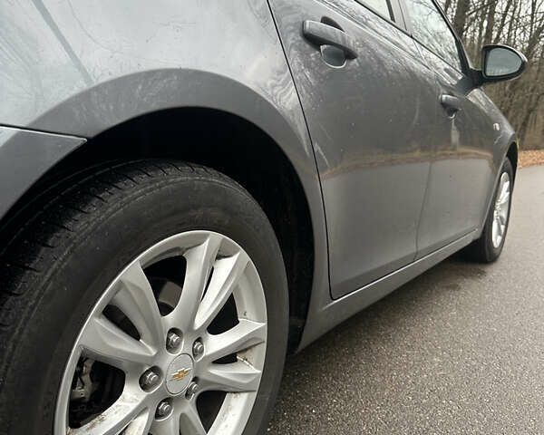 Серый Шевроле Круз, объемом двигателя 1.6 л и пробегом 216 тыс. км за 7300 $, фото 2 на Automoto.ua